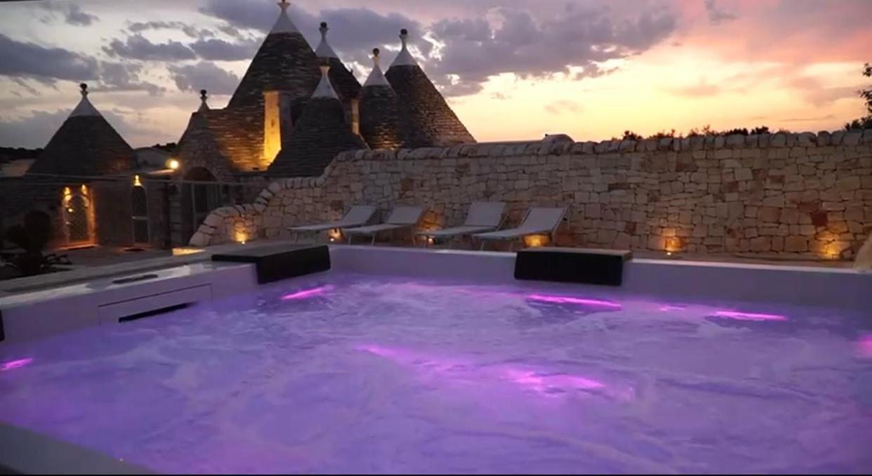 Bed and Breakfast Trulli Tesoro Чистернино Экстерьер фото